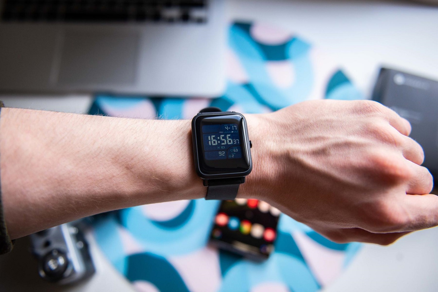 В интернет-магазине AliExpress можно купить смарт-часы с разным ценником, дизайном и возможностями. На этот раз мы собрали пятерку лучших, на наш взгляд, доступных «умных» часов до десяти тысяч рублей.