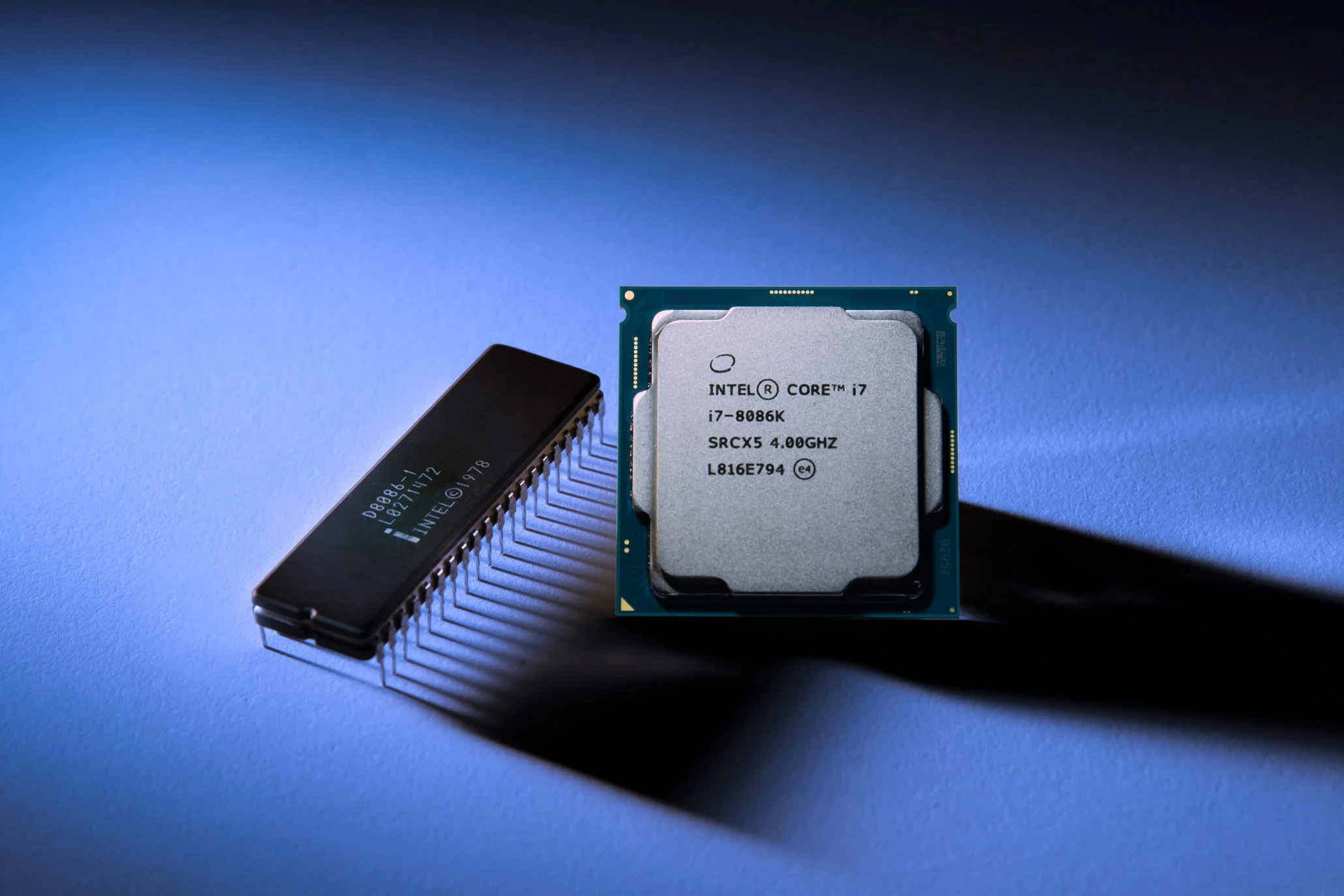 AMD затроллила Intel во время празднования юбилея первого процессора на архитектуре x86 - фото 1