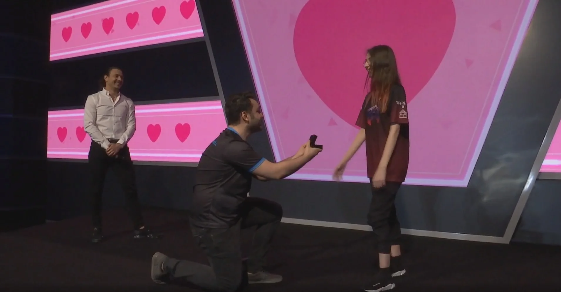 Игрок сделал предложение своей девушке на турнире по PUBG, где они вместе выступают - фото 1