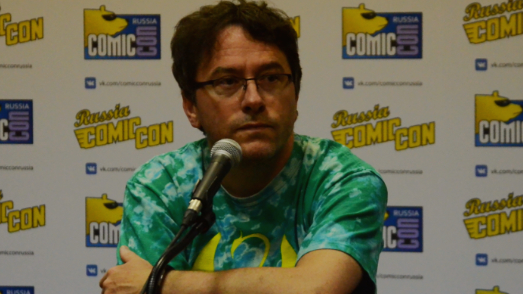 Издательство Bubble пригласило на Comic Con Russia 2018 Мэтта Холлингсворта — одного из самых известных колористов в западной комикс-индустрии. Он работал над огромным количеством комиксов от классических вроде Preacher или Alias до более современных, таких как Batman: White Knight и Hawkeye. Мэтт сотрудничал с крупнейшими издательствами США: Marvel, DC, Image, Vertigo, Dark Horse и другими. Нам удалось пообщаться с ним о работе колориста, периоде, когда Холлингсворт работал в кино, и о пивоварении — главном хобби Мэтта.