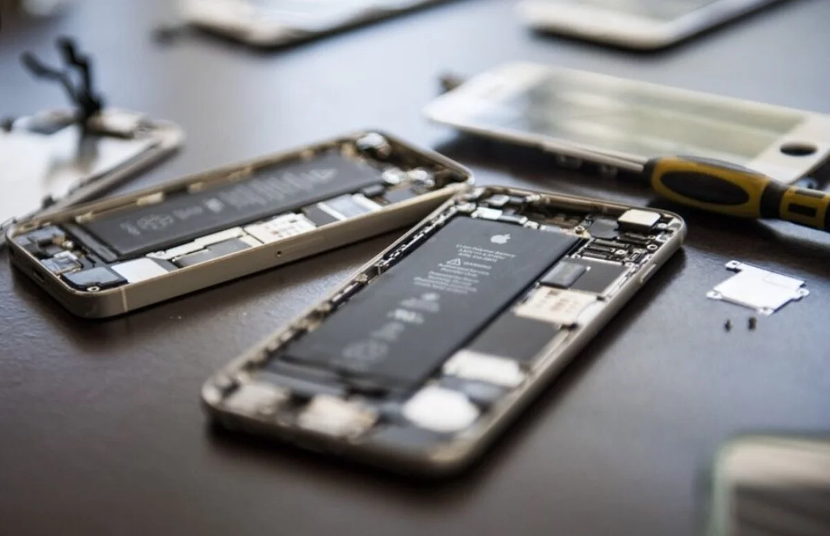 Теперь iPhone считает дефектными все батареи, установленные не в сервисном центре Apple
 - фото 1