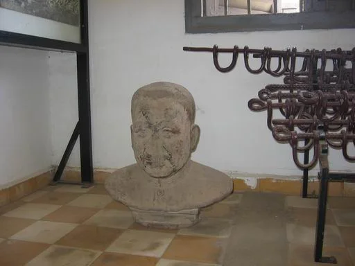 Бюст Пол Пота в музее геноцида «Туольсленг»