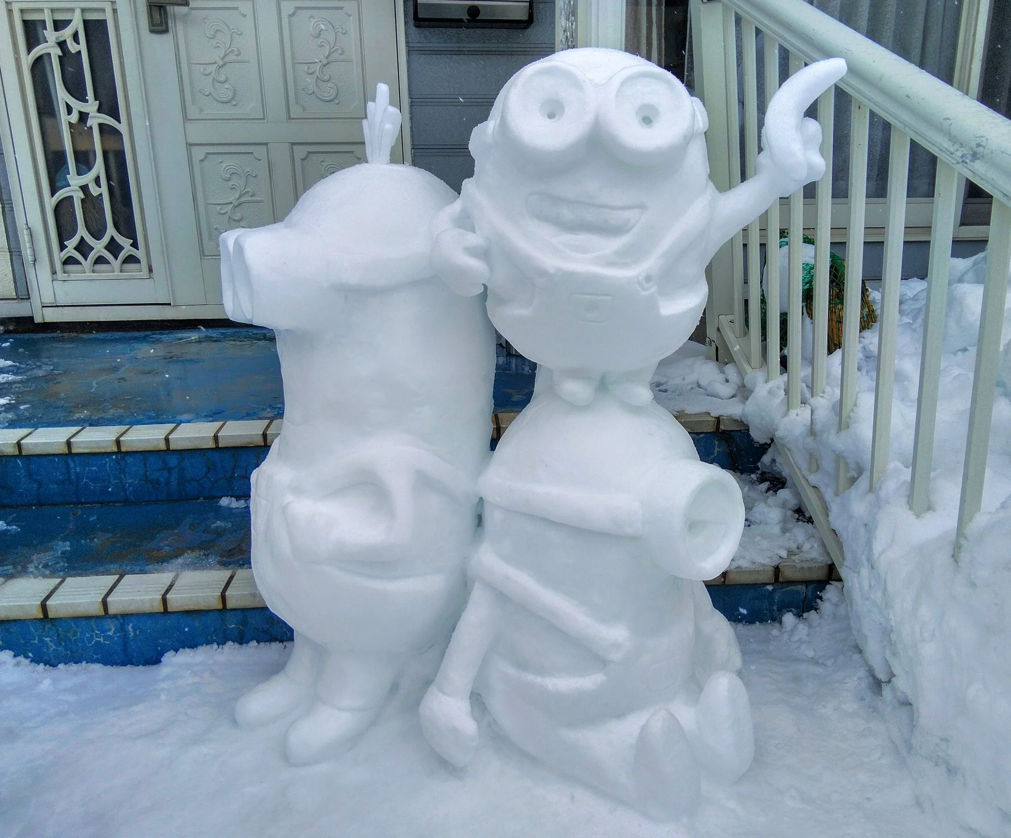 Японский художник делает скульптуры из снега. Есть Годзилла и R2-D2 - фото 4