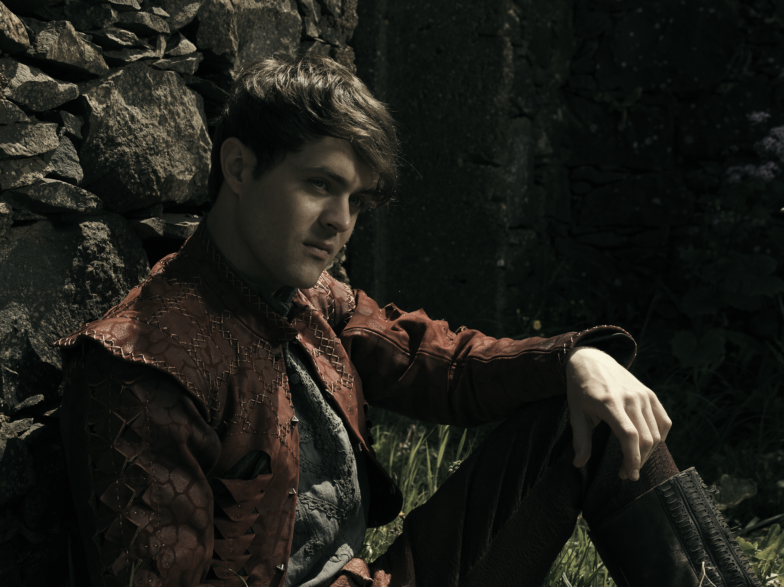 Создатели «Ведьмака» от Netflix показали идеальную фотосессию Лютика - изображение 6 Создатели «Ведьмака» от Netflix показали идеальную фотосессию Лютика - фото 6