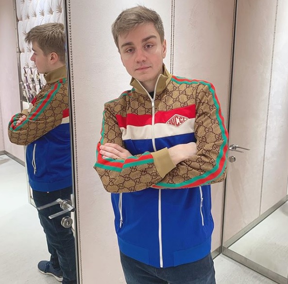 Самый успешный киберспортсмен современности, капитан OG по Dota 2, Йохан «n0tail» Сундштайн, стоит в худи Gucci.