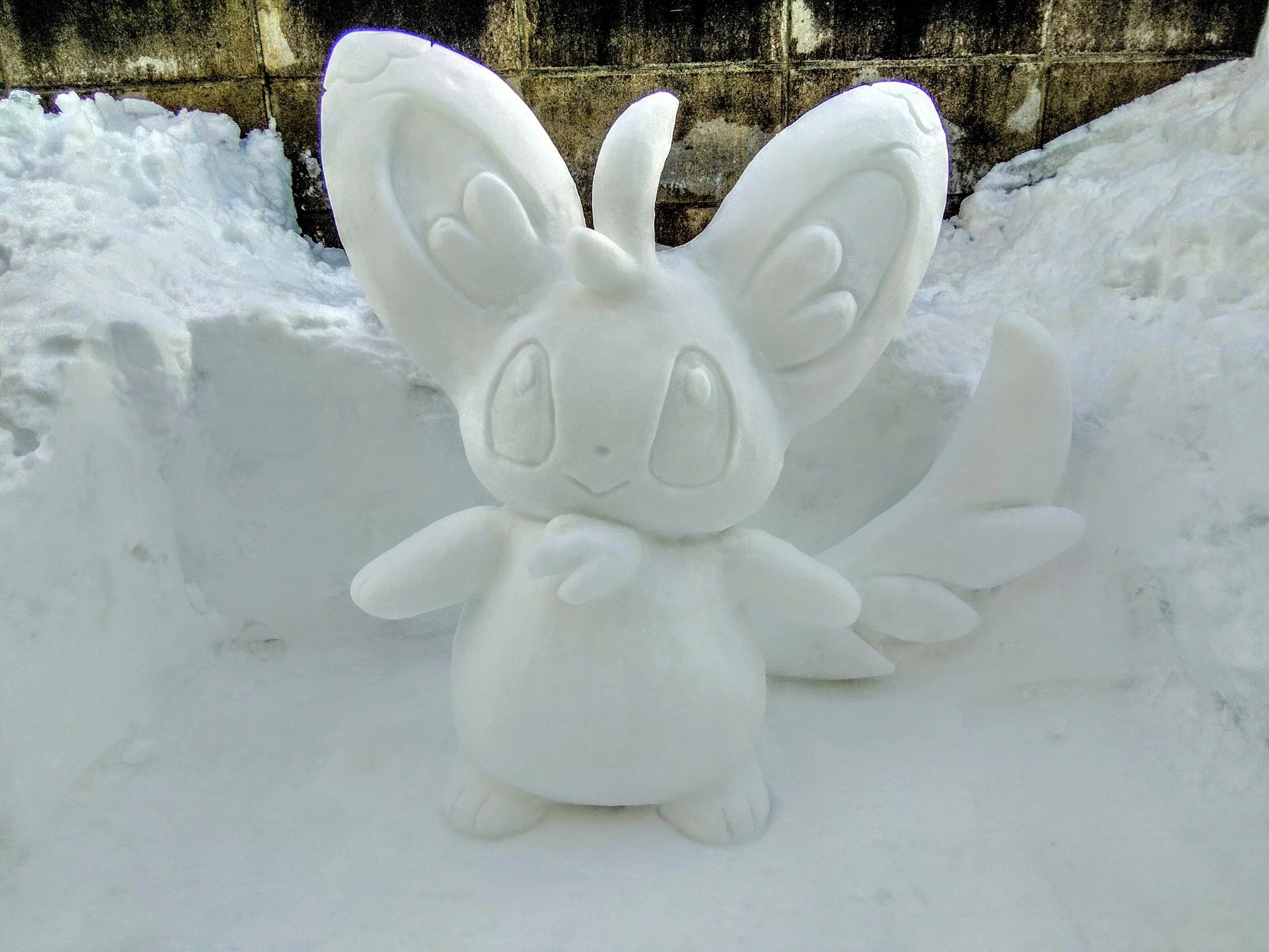 Японский художник делает скульптуры из снега. Есть Годзилла и R2-D2 - фото 5