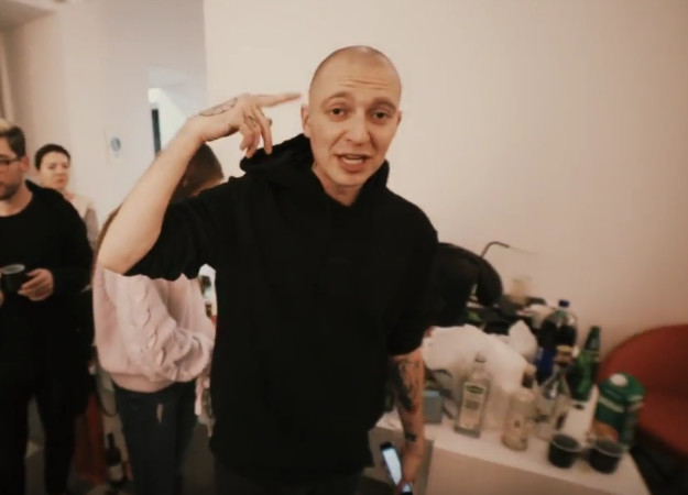 Oxxxymiron и первая часть дневников IMPERIVM TOUR. Что было за кулисами в Питере? - фото 1