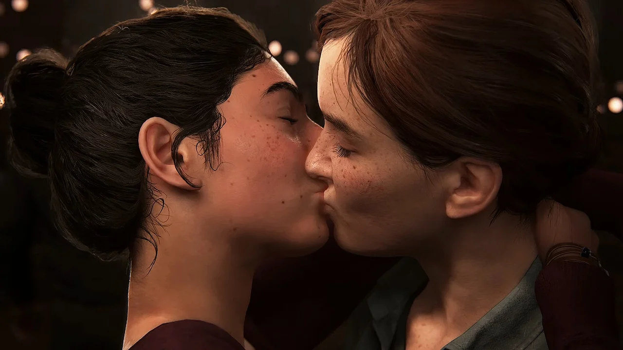 12 июня на E3-конференции Sony показали первый геймплейный трейлер The Last of Us: Part 2. Многие игроки, впрочем, обратили внимание не на боевую систему и обновленный стелс, а на короткий сюжетный эпизод, в котором повзрослевшую Элли целует девушка по имени Дина. И тут началось. Если на Западе все остались в восторге от того, что авторы решили развить линию с ориентацией Элли, начатую еще в Left Behind, то в России этот трейлер вызвал массу негатива. Причем из-за этого остался без внимания другой важный аспект, связанный с поцелуем Элли, и этот аспект вызывает куда больше вопросов. О нем я и хочу поговорить в этом материале.