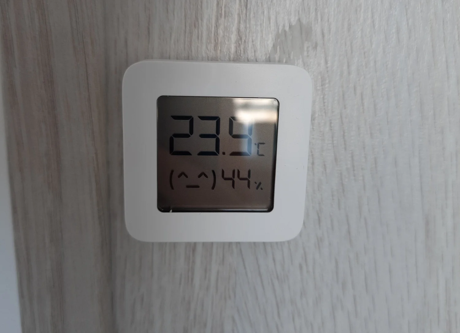 Обзор Xiaomi Mijia Termometer 2 — миниатюрный смарт-термометр для дома и дачи - фото 6