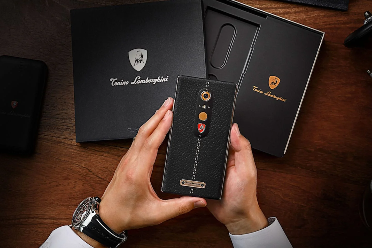 По следам почившей Vertu. Встречайте флагман Lamborghini за 145 тысяч - фото 1