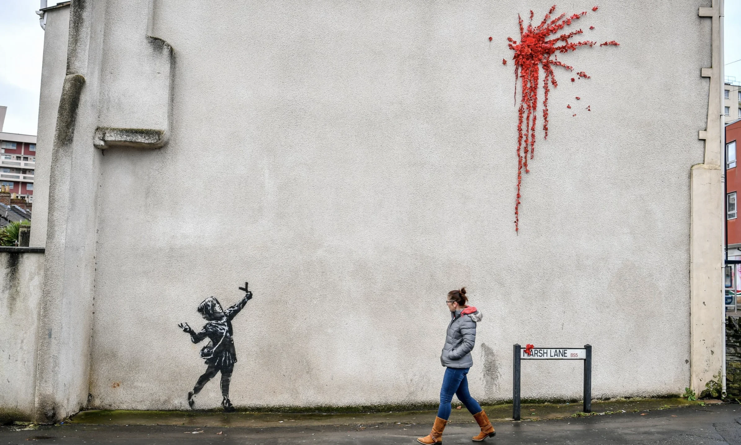 Авторство Бэнкси приписывают новому граффити на стене дома в Бристоле - фото 1