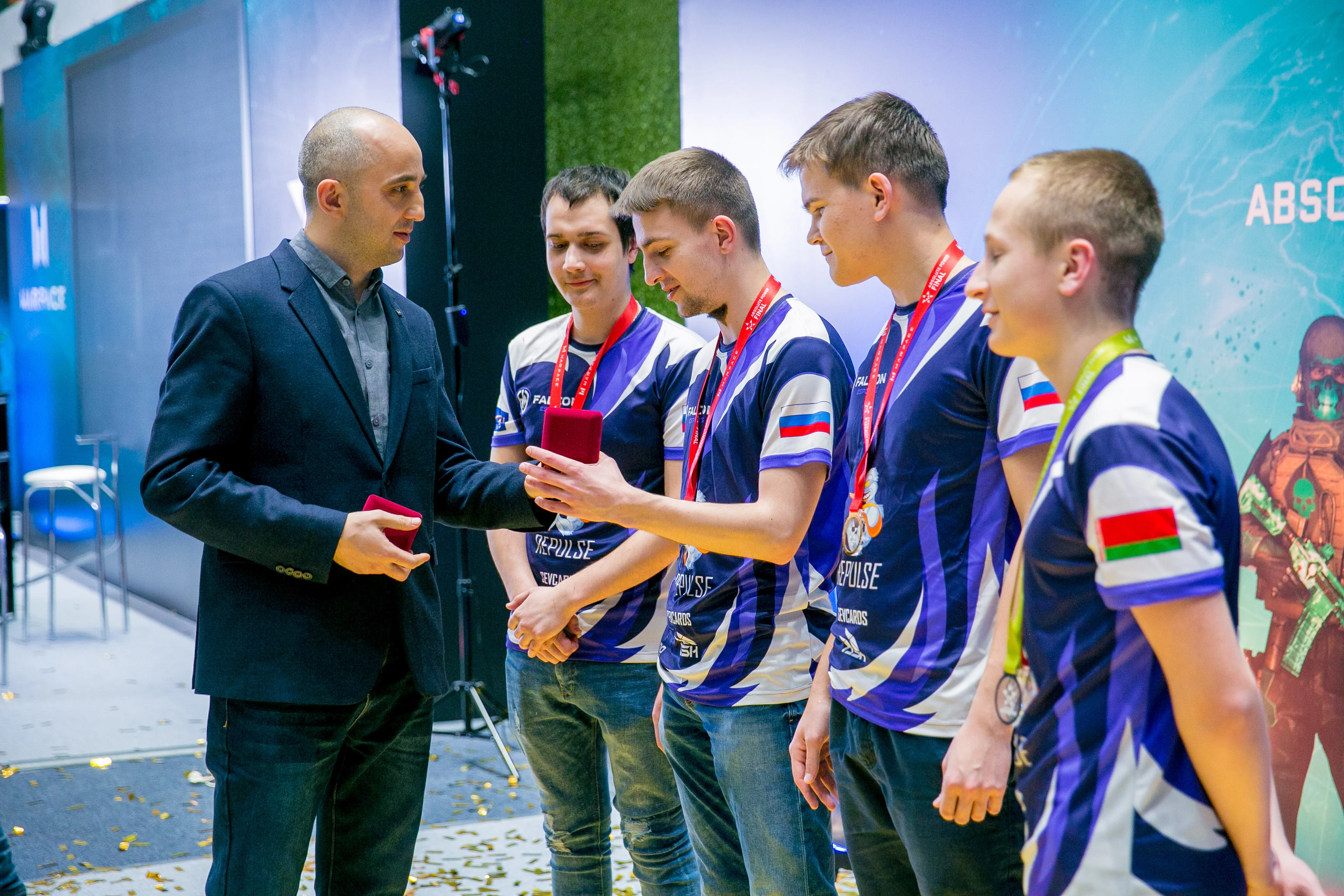 Заур Кочесоков награждает победителей «Абсолютной власти» — Repulse