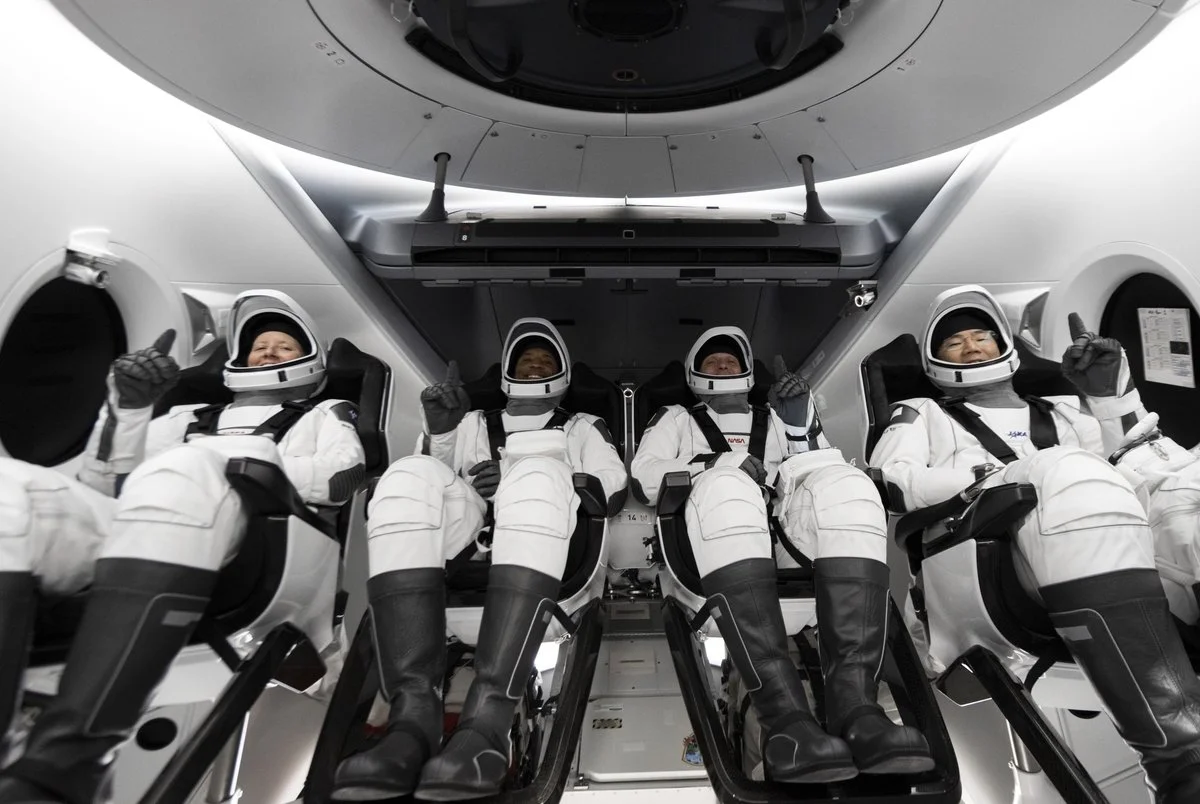 SpaceX Crew Dragon с четырьмя астронавтами отправился в первый регулярный полет на МКС - фото 1