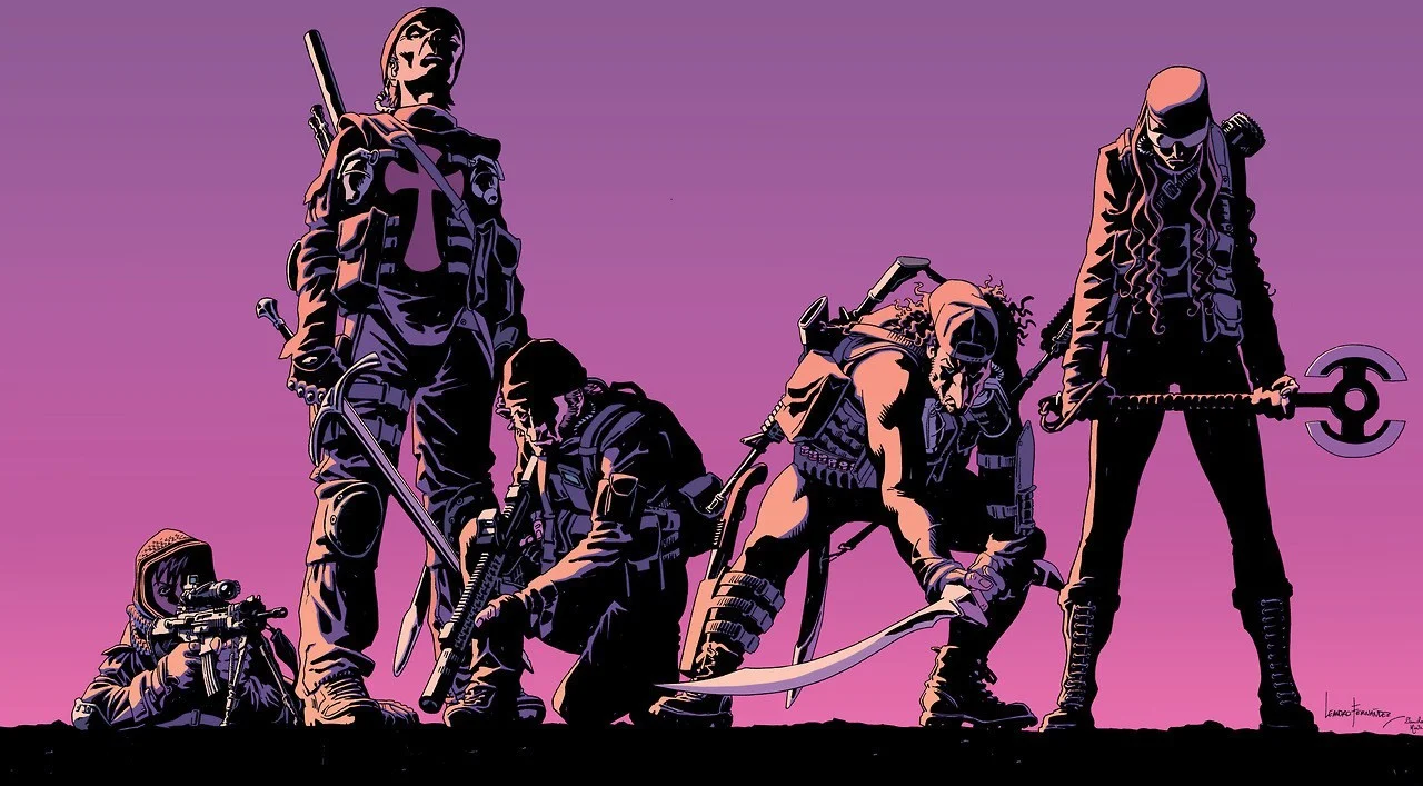 10 июля на Netflix выходит боевик «Старая гвардия» — адаптация комикса The Old Guard, где группа бессмертных наемников наконец-то сталкивается с серьезным врагом. Разбираемся, что же это за произведение.