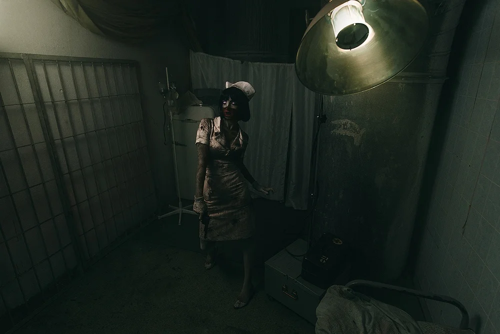 Жуткий косплей медсестры из Silent Hill 3 на Хэллоуин - фото 2