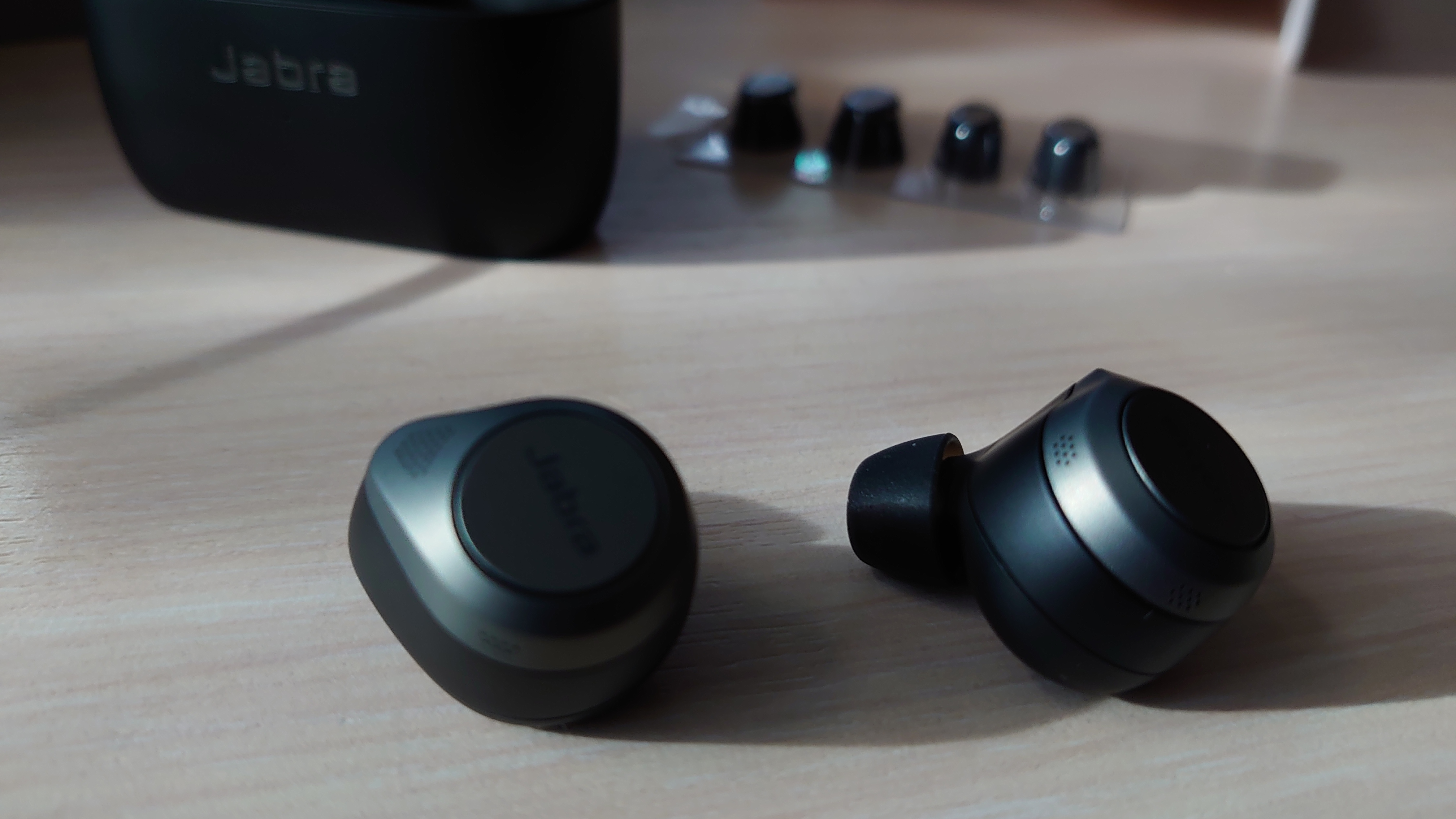 Обзор Jabra Elite 85t. Беспроводные наушники со множеством полезных функций - фото 2