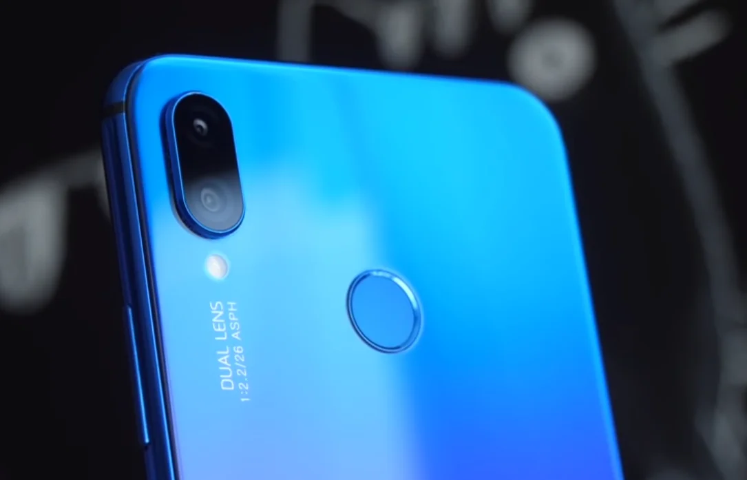 Бюджетный красавец Huawei P Smart 2019 представлен официально - фото 1