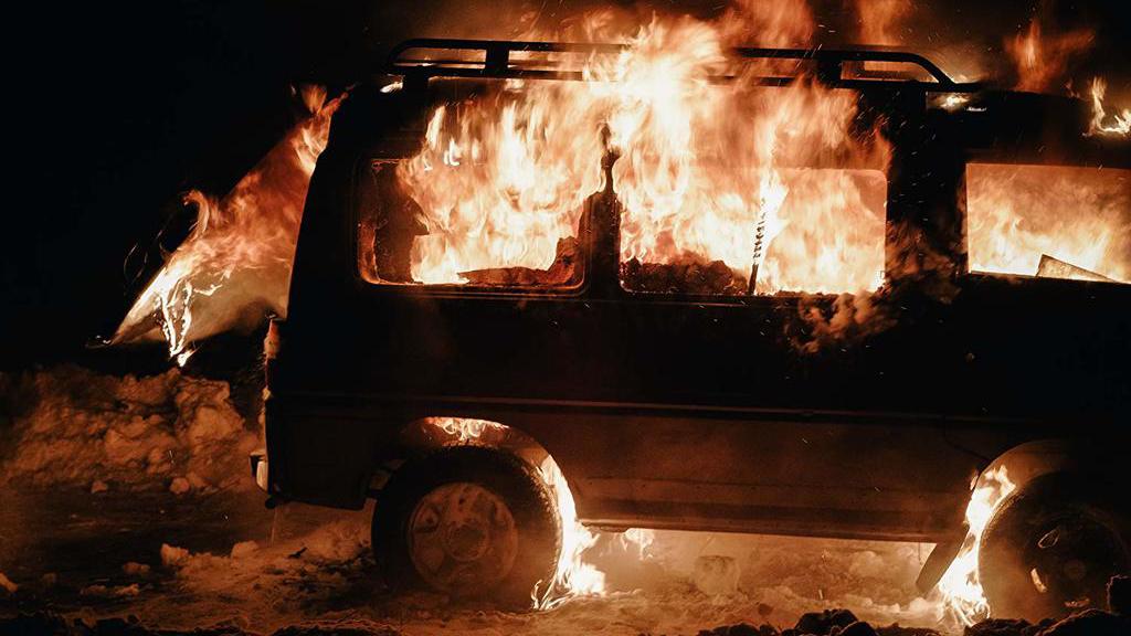 Рецензия на сериал «Мертвое озеро» — шоу для тех, кто 20 лет провалялся в медийной коме - изображение 3 Рецензия на сериал «Мертвое озеро» — шоу для тех, кто 20 лет провалялся в медийной коме - фото 3