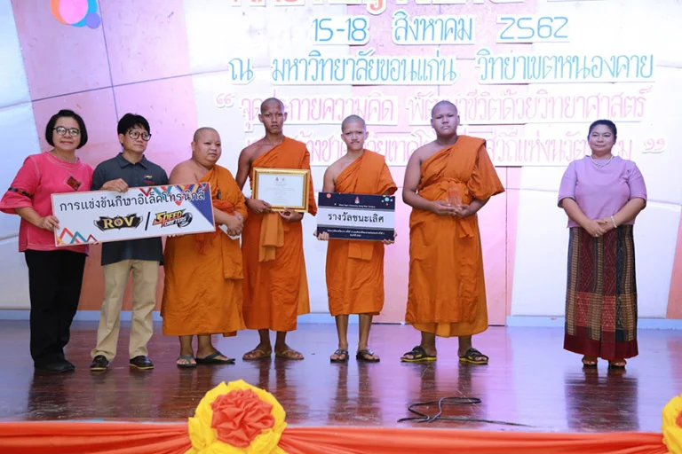 Познали секреты мироздания. Монахи из Таиланда выиграли турнир по мобильной игре - фото 1