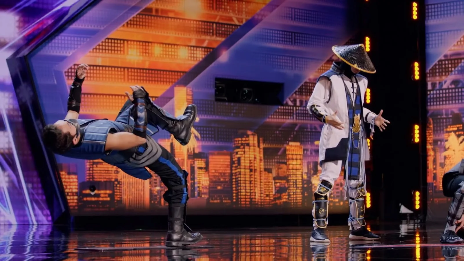 На Americaʼs Got Talent пришли киргизы и исполнили танец в стиле Mortal Kombat. Фаталити! - фото 1
