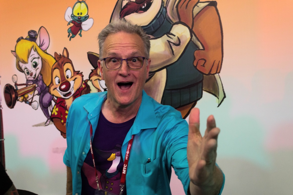 Тэд Стоунс — известный художник, который почти 30 лет работал на Disney и ответственен за такие мультфильмы как «Черный плащ», «Чип и Дейл» и «Аладдин». Благодаря издательству Bubble Ибрагиму Аль Сабахи удалось пообщаться с ним на Comic con Russia 2019.