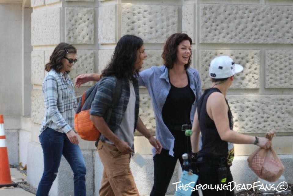 Что Рик и его люди забыли в Вашингтоне? Новые фото со съемок 9 сезона «Ходячих мертвецов» - фото 11