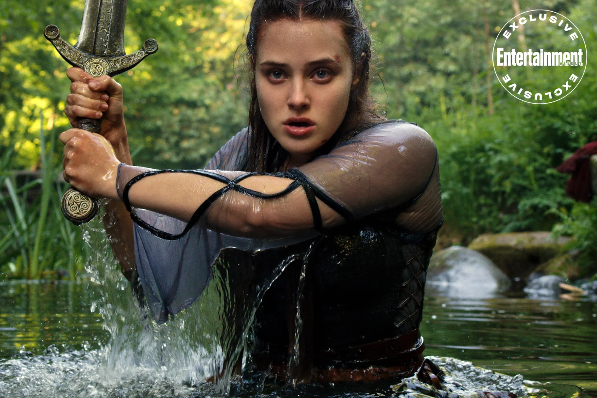 Netflix показал кадры из сериала «Проклятая» — новой версии легенды о короле Артуре - изображение 1 Netflix показал кадры из сериала «Проклятая» — новой версии легенды о короле Артуре - фото 1