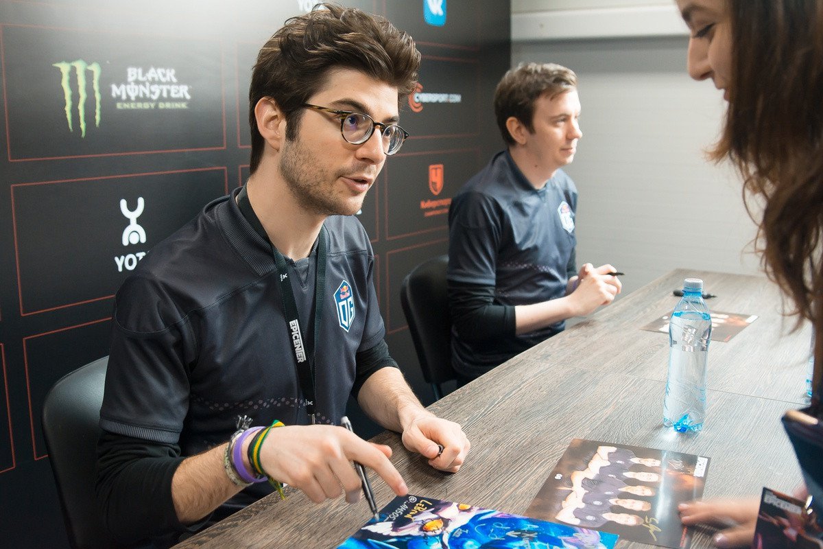 Мы снова списались с Никитой LVR, который первый и опубликовал пост о Себастьяне «Ceb» Депсе на Reddit. Он рассказал о своем общении с Ceb после матча и почему, по его мнению, эта история отличается от обычного «горения» про-игроков в пабе.