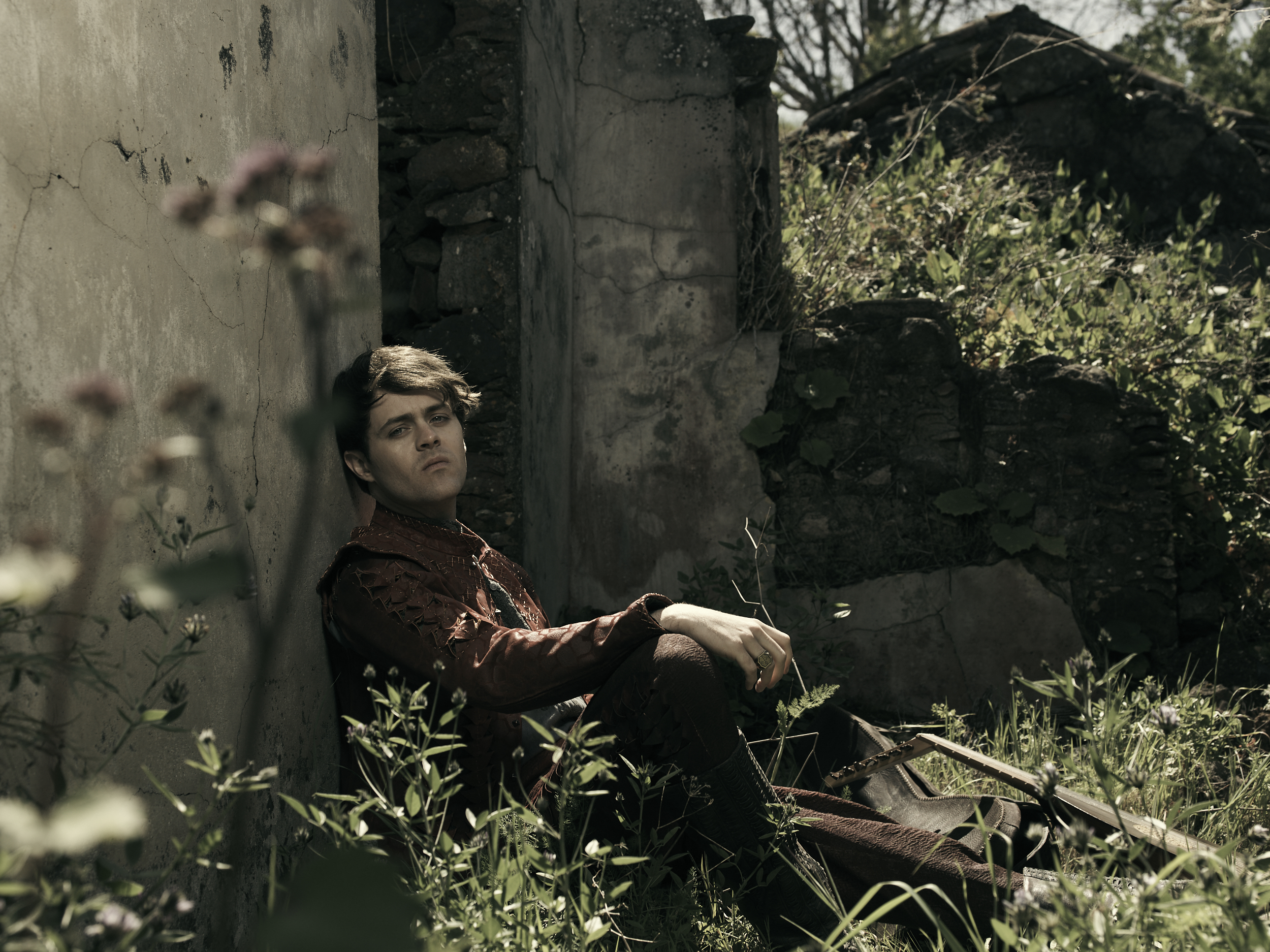 Создатели «Ведьмака» от Netflix показали идеальную фотосессию Лютика - изображение 8 Создатели «Ведьмака» от Netflix показали идеальную фотосессию Лютика - фото 8