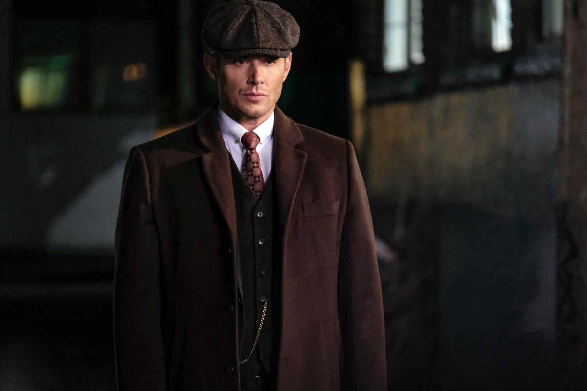 11 октября канал The CW показал первую серию четырнадцатого сезона сериала «Сверхъестественное». Два года назад Сэм и Дин Винчестеры победили первородную тьму, с которой не мог совладать даже сам Всевышний, и затем столкнулись с куда более серьезной угрозой — британцами, то есть английскими Хранителями знаний. Их знаменитые охотники на демонов в итоге тоже одолели, но потом сюжет в очередной раз пошел по кругу.