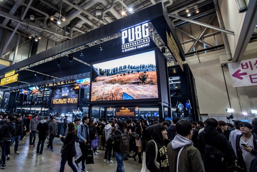 Киберспорт уже который год развивается семимильными шагами, покоряя новые вершины. Аудитория растет, деньги инвесторов не перестают течь рекой, а количество турниров уже не сосчитать. Редакция «Канобу» представляет свой топ главных киберспортивных трендов 2017 года.