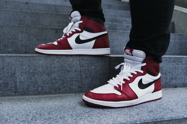 Некоторые кроссовки стоят дорого, а некоторые — монструозно дорого. Цена таких моделей зависит от множества факторов: от количества произведенных пар до особенной истории и вклада в культуру. «Канобу» составил список из 10 самых дорогих кроссовок на планете. Для наглядности мы подсчитали, что можно купить вместо одной коллекционной пары — и это не только суперкары, квартиры и виллы.