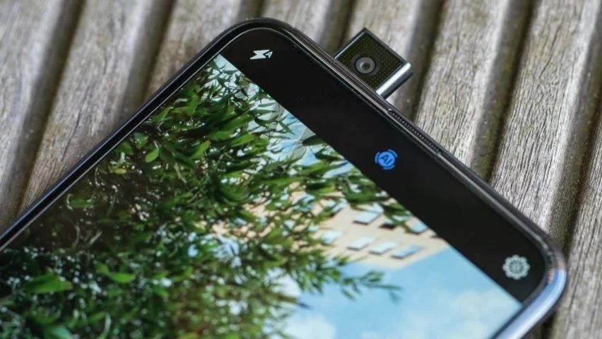 Huawei P Smart Z выходит в России: бюджетный селфифон с выдвижной камерой - фото 1