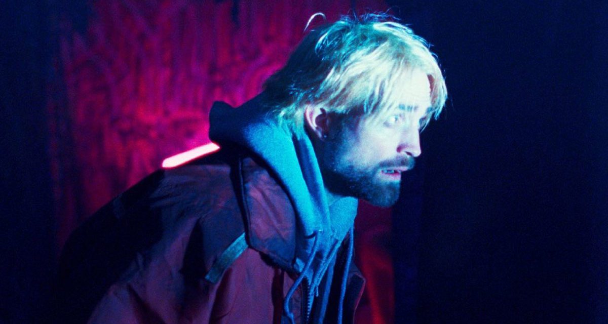 28 сентября состоялась премьера фильма «Хорошее время», криминального триллера, сумевшего произвести фурор на недавнем Каннском фестивале своей дерзостью и шикарной актерской игрой. Рассказываем, как нишевое кино про грабителей смогло попасть в конкурсную программу и почему на «нового» Паттинсона стоит обратить внимание.