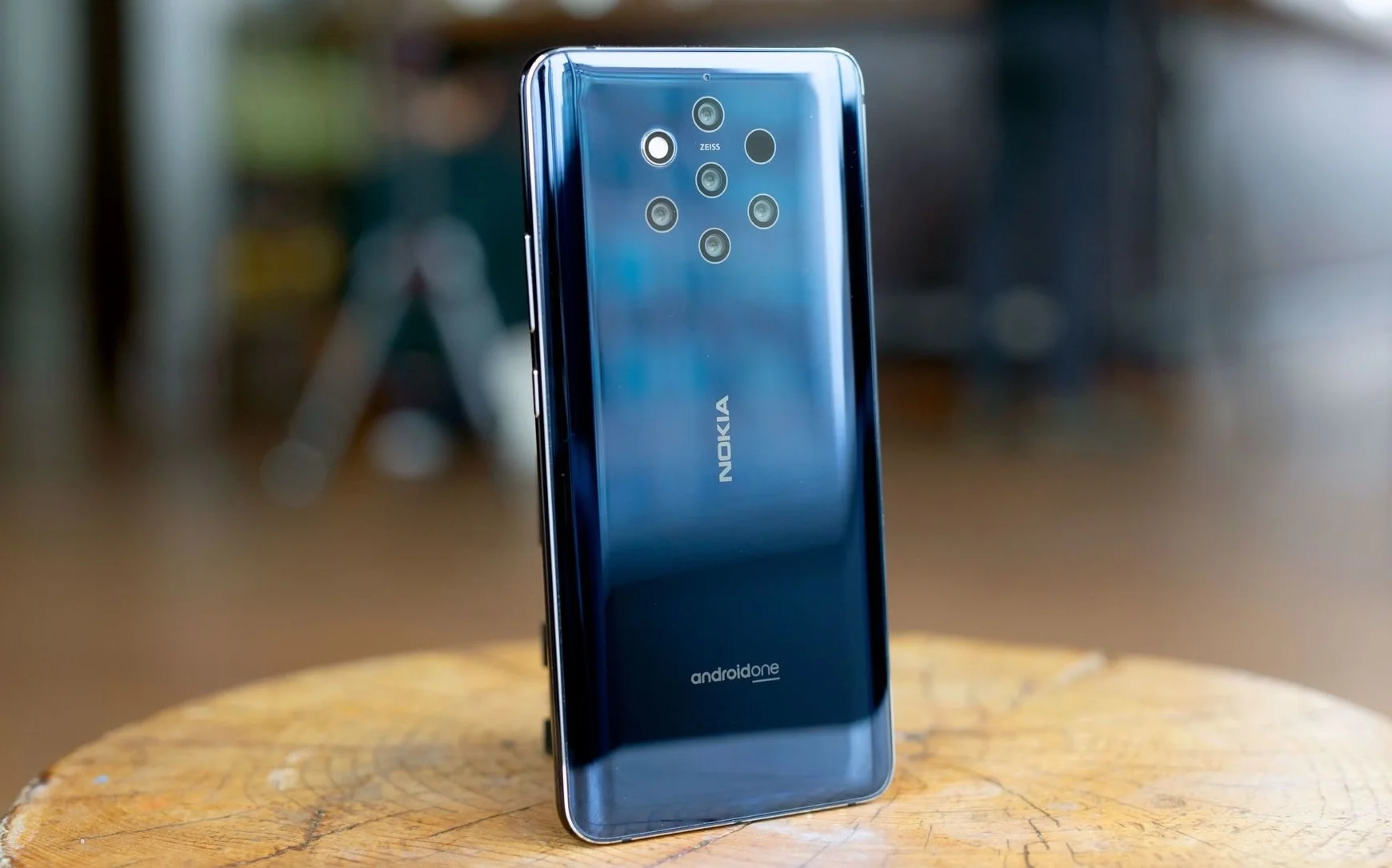 В России вышел Nokia 9 PureView: пятикамерный фотофлагман с адекватным ценником - фото 1