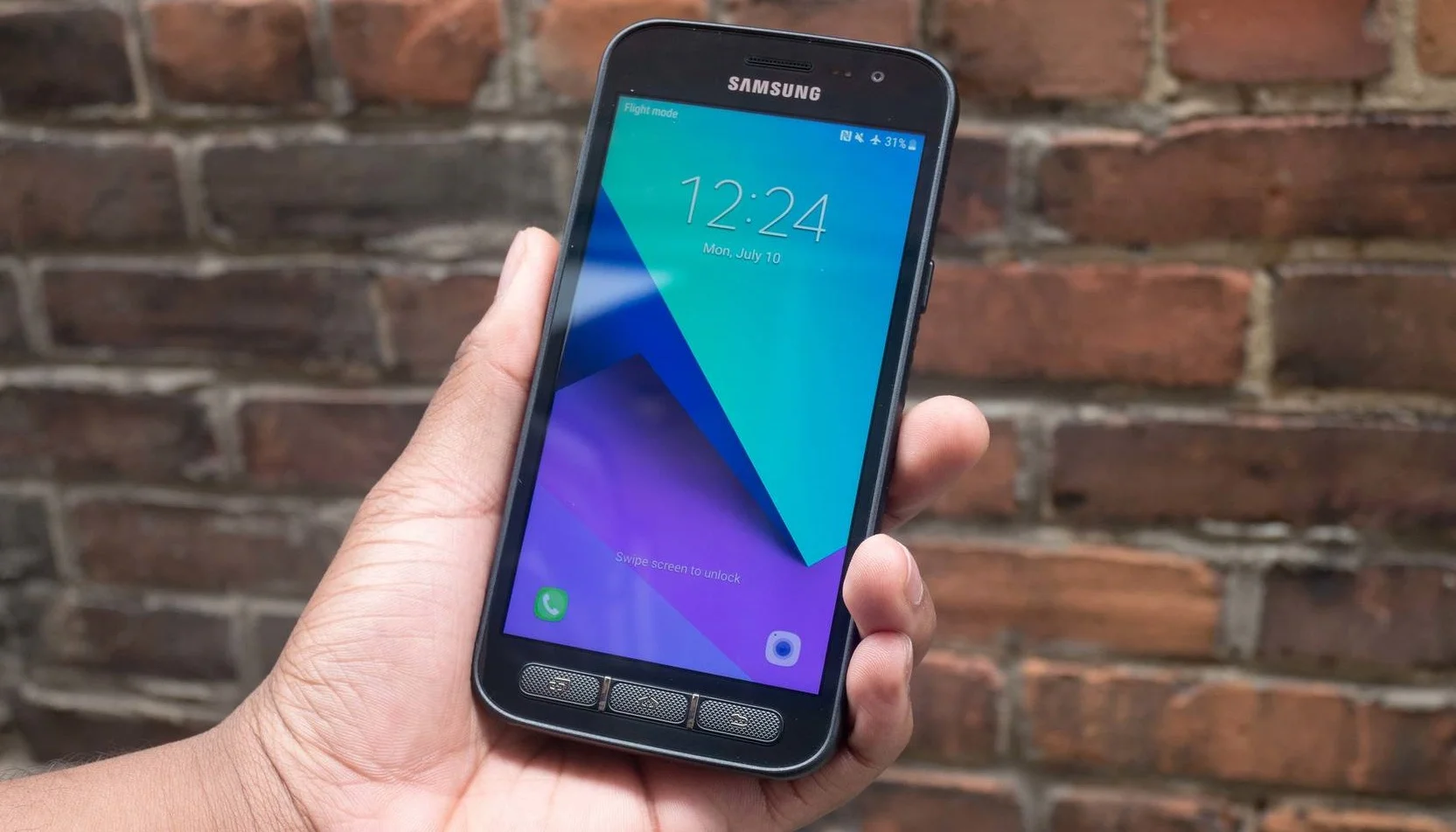 Смартфон Samsung Galaxy Xcover 4s представили официально: некрасивый, но защищенный  - фото 1