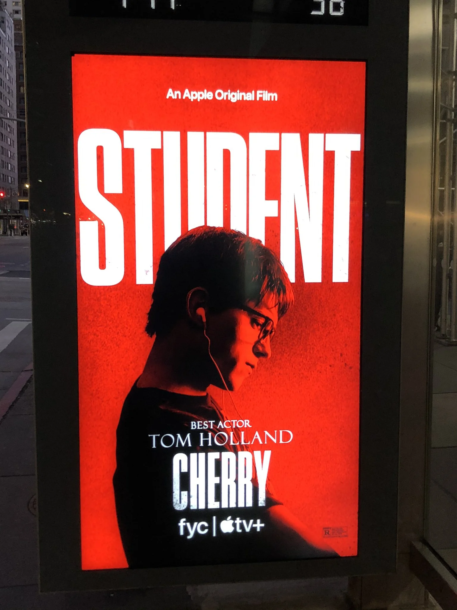 Студент, любовник, вор: в сети показывают постеры фильма «Черри» с Томом Холландом - фото 2