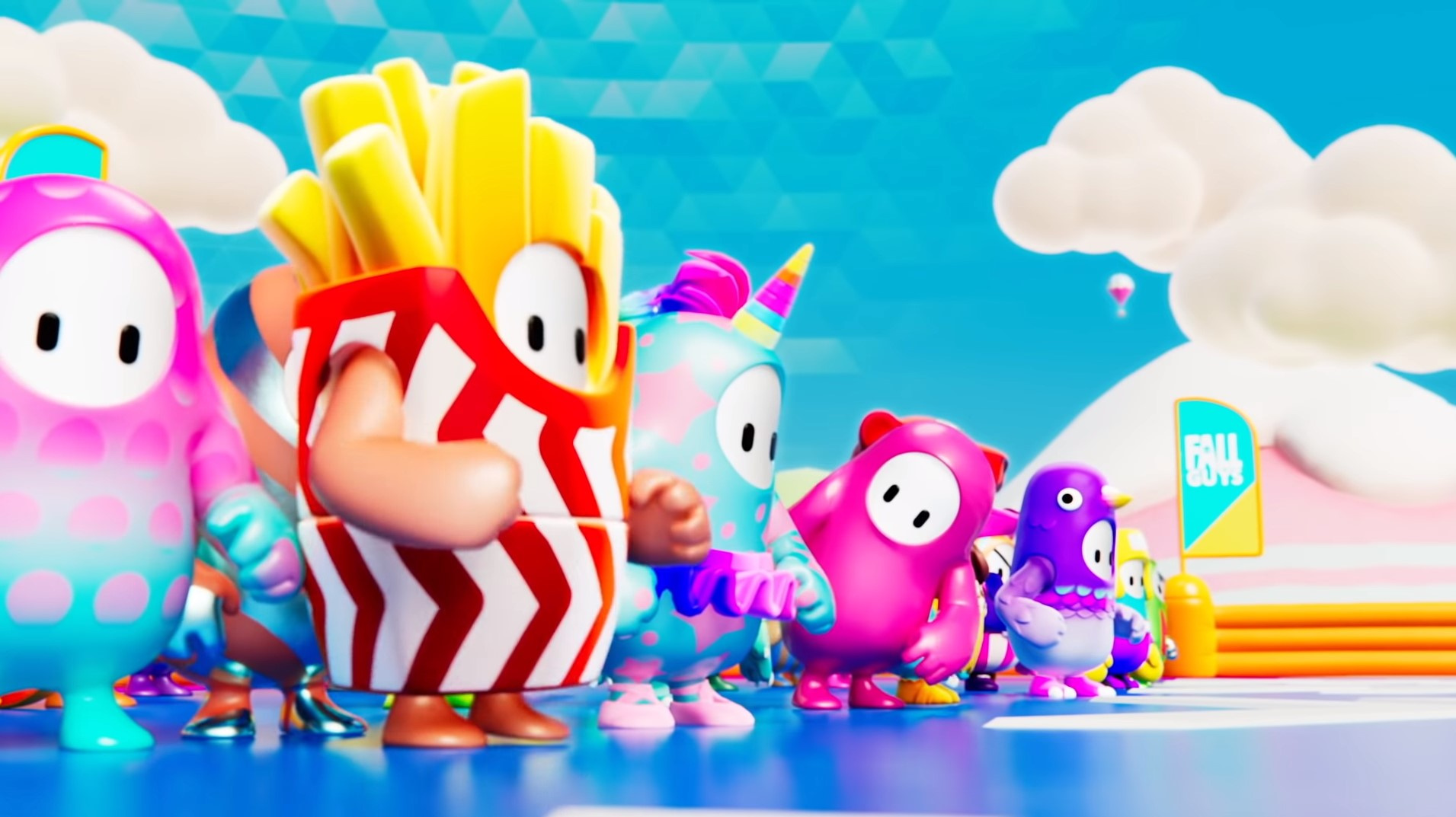 Fall Guys: Ultimate Knockout вышла 4 августа и меньше чем за неделю стала невероятно популярной — например, в Steam на момент подготовки этого материала она была лидером продаж. На PS4, где игра тоже доступна (на Xbox One ее пока нет), она привлекла не меньше внимания — во многом благодаря тому, что попала в список бесплатных игр августа в PS Plus. Мы выбрали 10 гифок, которые лучше всего показывают суть Fall Guys.