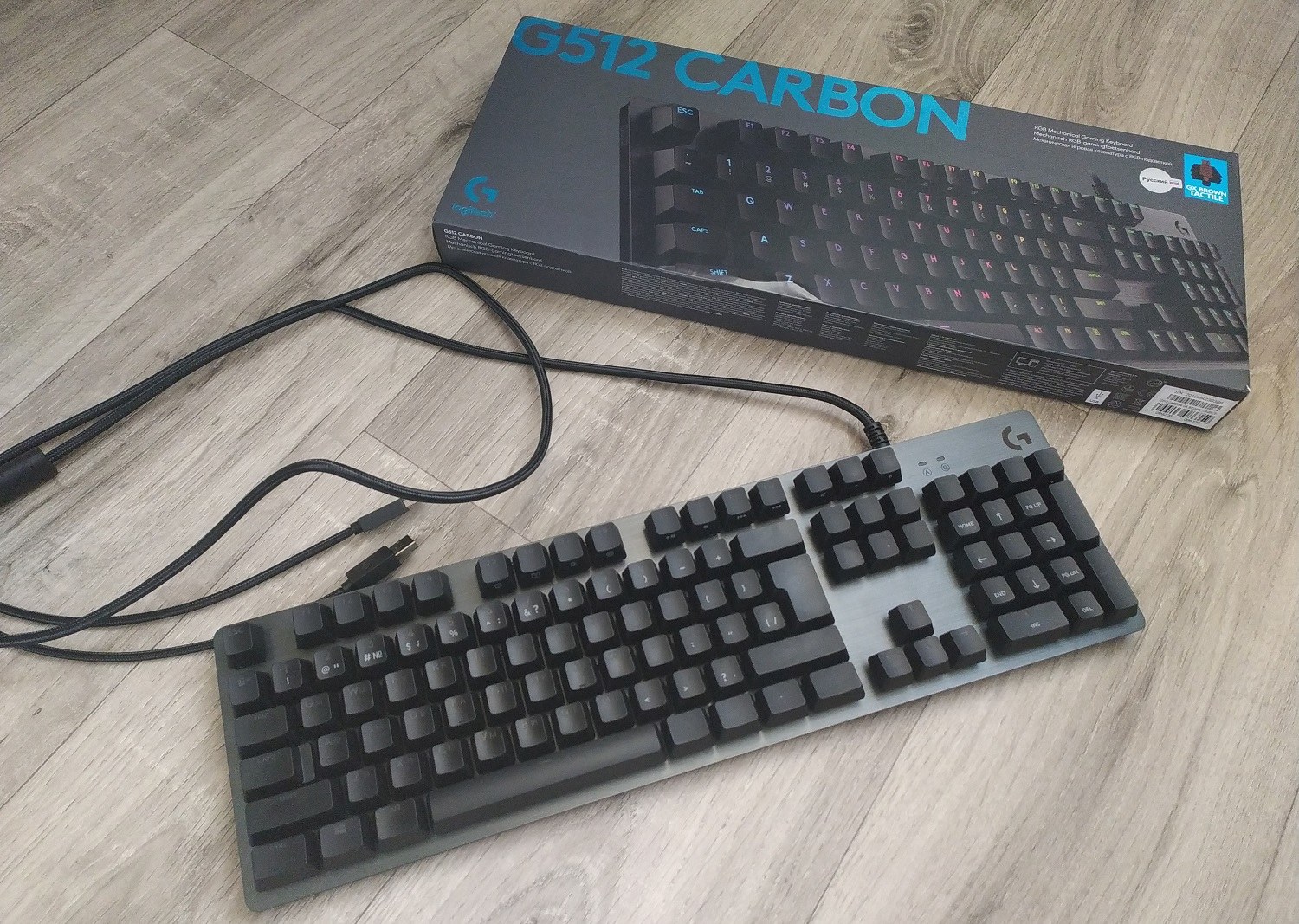 Компания Logitech прислала к нам на обзор клавиатуру G512 Carbon. Это модель топового сегмента для геймеров с родными механическими переключателями GX, в металлическом корпусе и с RGB-подсветкой. У нее много положительных моментов, но есть и проблемы. О всех нюансах читайте в обзоре ниже.