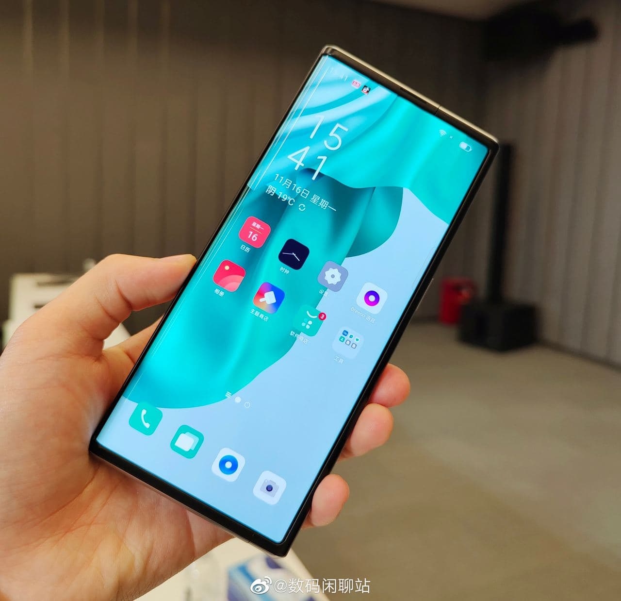 Oppo представила X 2021 — смартфон из будущего с растягивающимся экраном |  Канобу