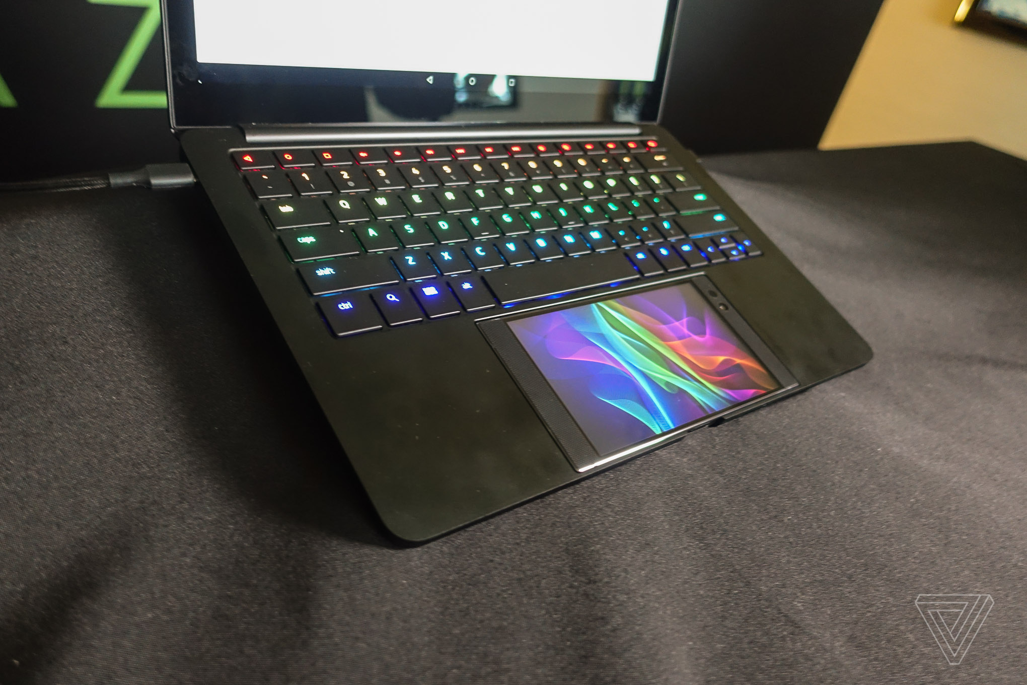 Звучит любопытно: Razer хочет превратить свой смартфон в игровой ноутбук - фото 1