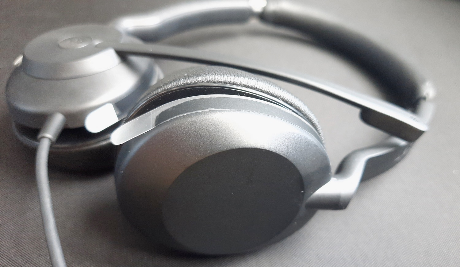 Обзор Jabra Evolve2 30: компактная проводная гарнитура для удалённой работы - фото 11