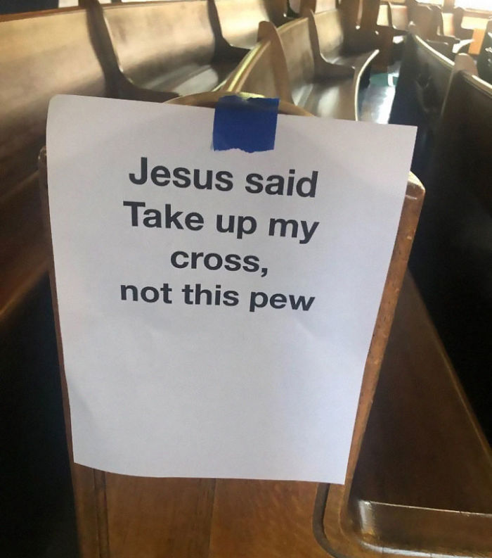 Церковь в Новом Орлеане креативно призвала прихожан соблюдать дистанцию и прославилась в сети - фото 4