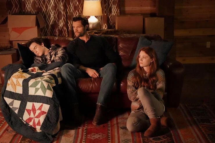 Появились кадры и постер сериала «Крутой Уокер» с Джаредом Падалеки из «Сверхъестественного» - фото 2