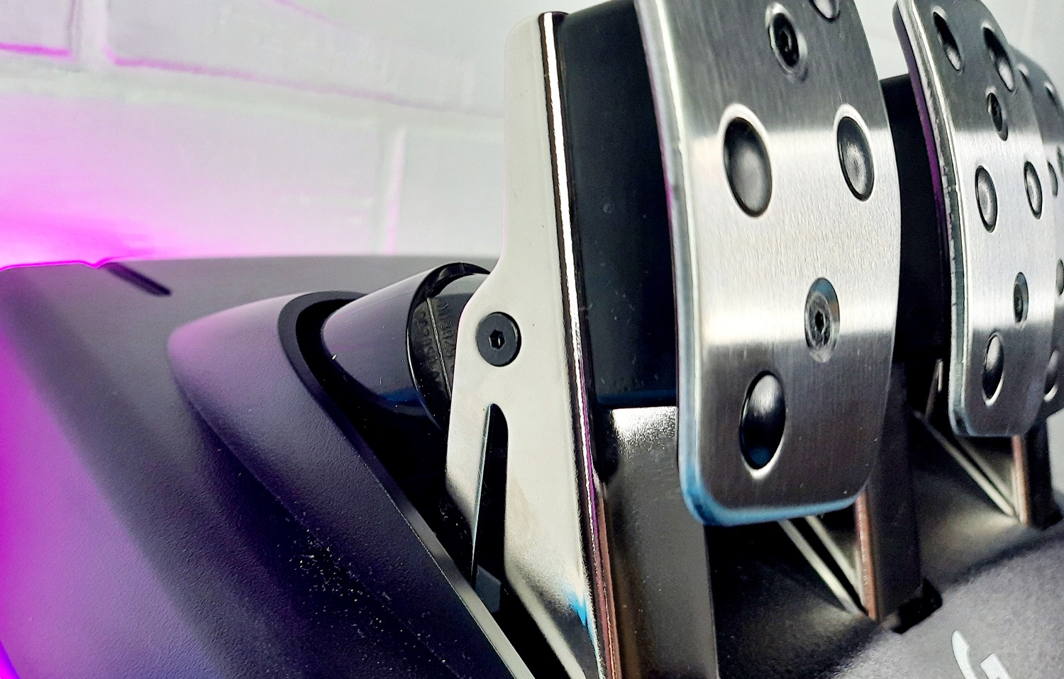 Обзор Logitech G923: игровой руль для ПК и консолей нового поколения - фото 8