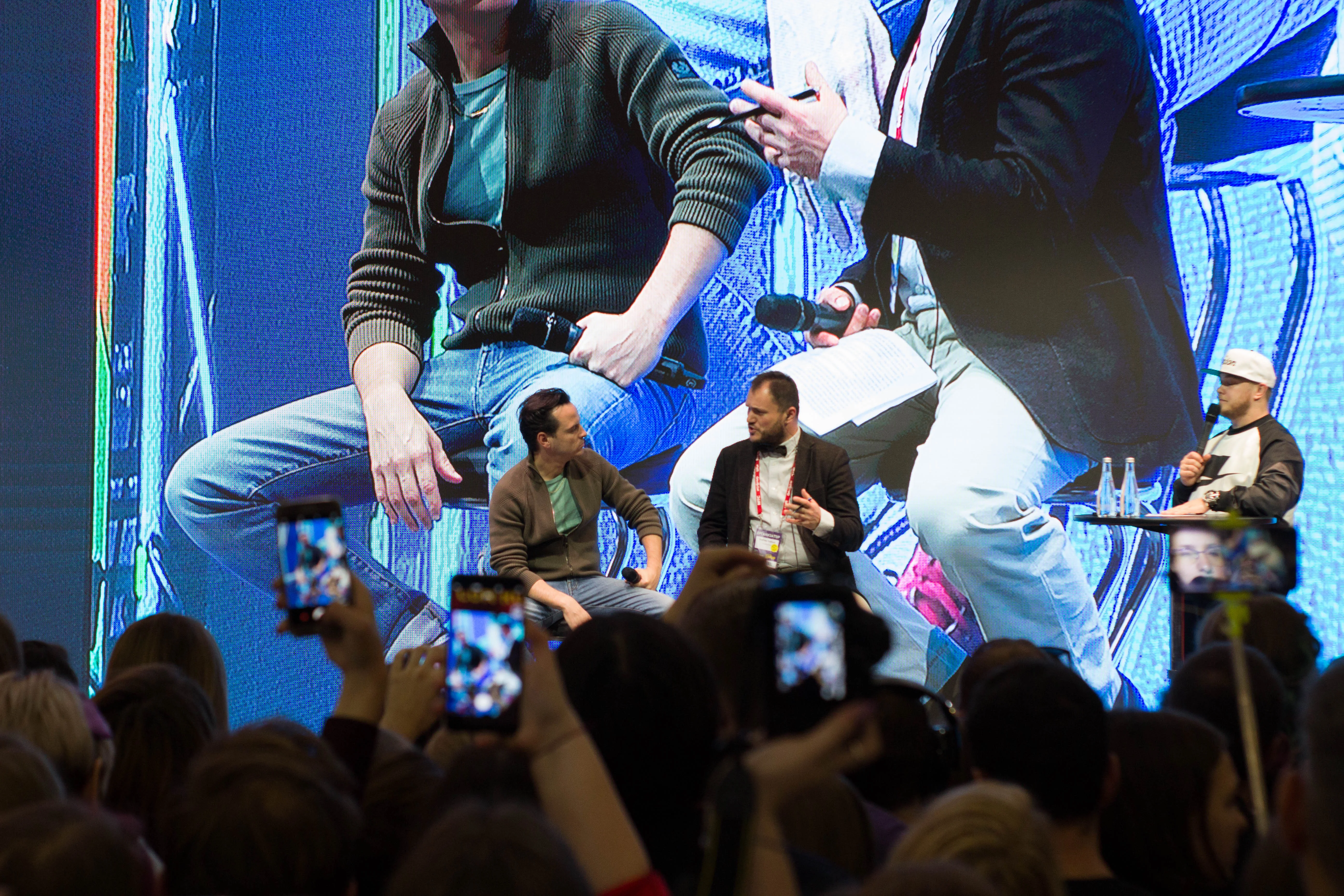 Миккельсен с Кодзимой, Эндрю Скотт, клип Lumen по Бэтмену. Comic Con Russia и «Игромир» 2019. День 3 - фото 10