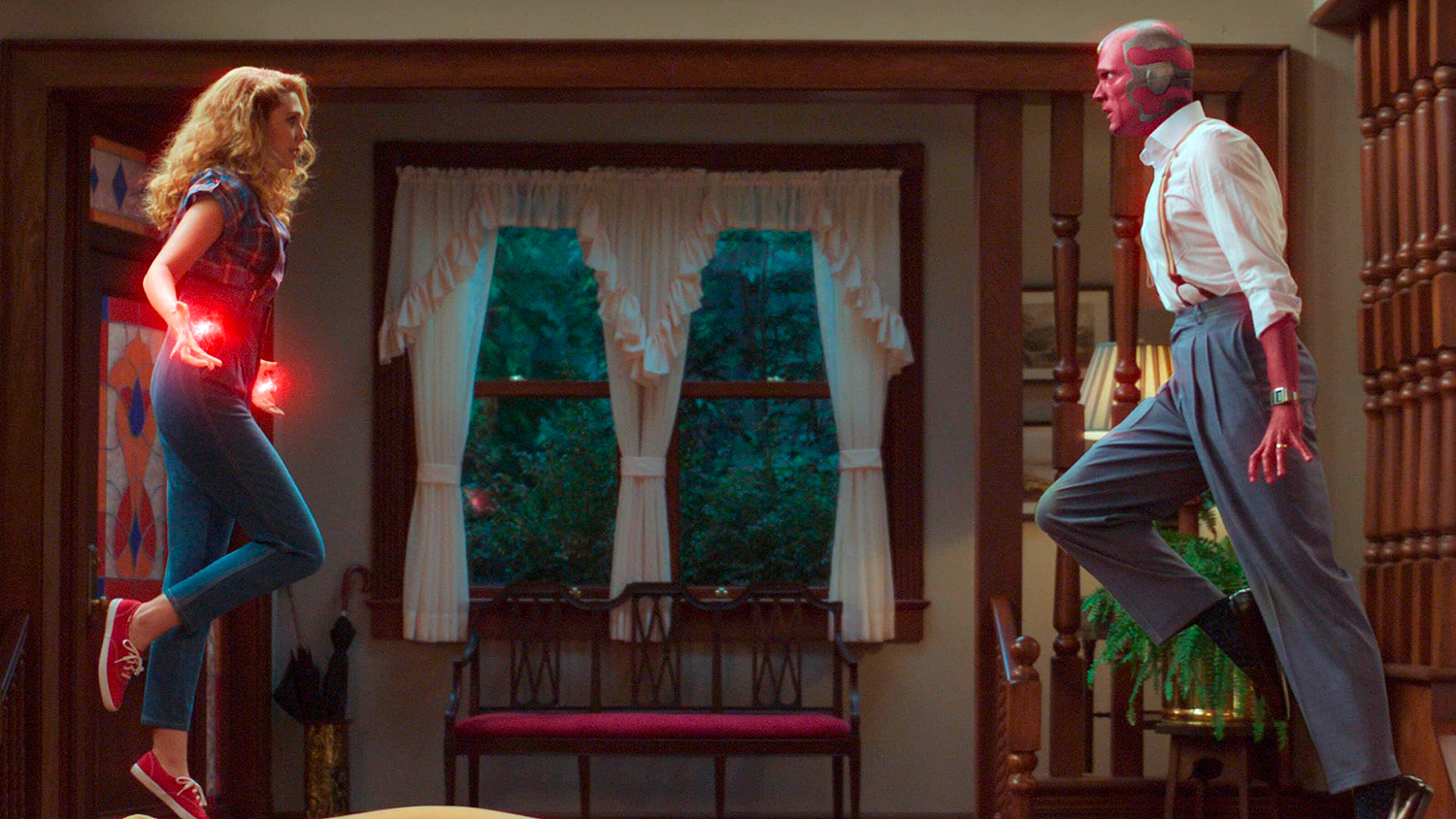 5 февраля на Disney+ вышла 5 серия «ВандаВижн» (WandaVision), одного из самых необычных шоу в кинематографической вселенной Marvel. Серия под названием On a Very Special Episode... («В этом особом выпуске…») развивает сразу две сюжетных линии: первая – внутри лампового ситкома, созданного Вандой Максимофф, вторая – снаружи, где остальные персонажи пытаются разгадать его тайну. По новой традиции, мы посмотрели серию и разбираем ее с минимальными спойлерами.