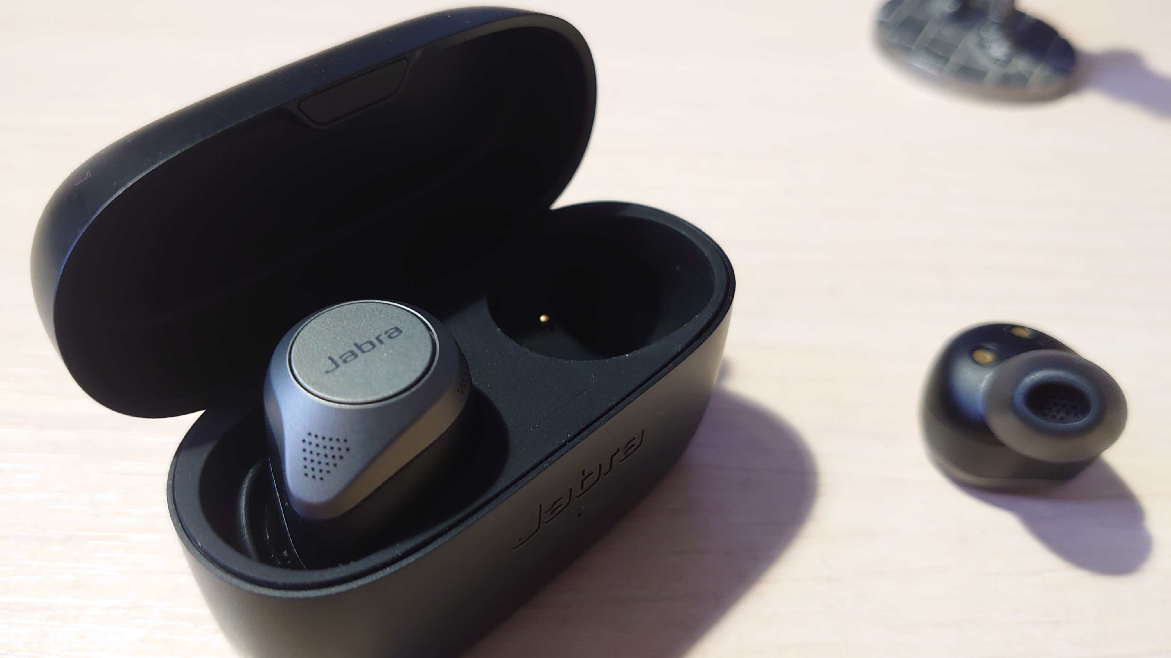 Обзор Jabra Elite 85t. Беспроводные наушники со множеством полезных функций - фото 5