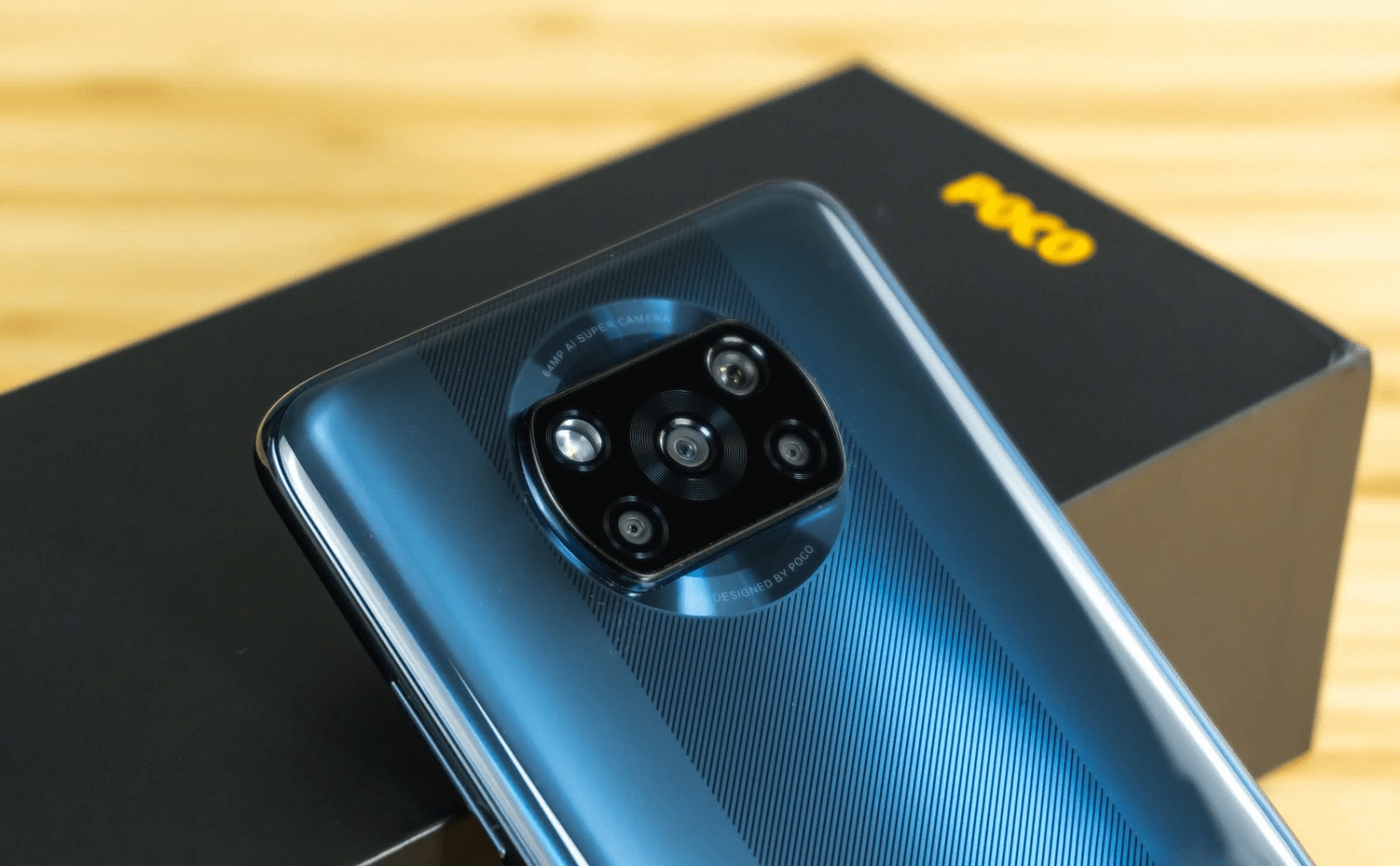 Новый PОСО X3 NFC от Xiaomi видится очень перспективной моделью. Перспективной своими характеристиками и ценой, а также форматом. В то время, когда изменение курсов валют негативно влияет на ценовую политику большинства брендов с восьмидяерным процессором, шестью гигабайтами оперативной памяти отдают за 22 тысячи рублей. Определенно, такой смартфон видится очень интересным. Давайте познакомимся с ним поближе.