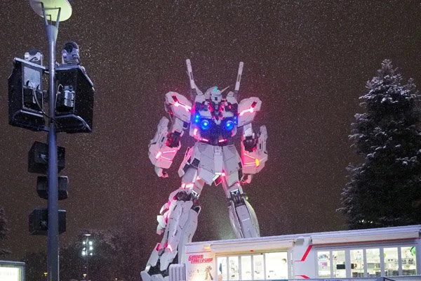 Такого вы еще не видели! Японские гигантские боевые роботы в снегу - фото 7